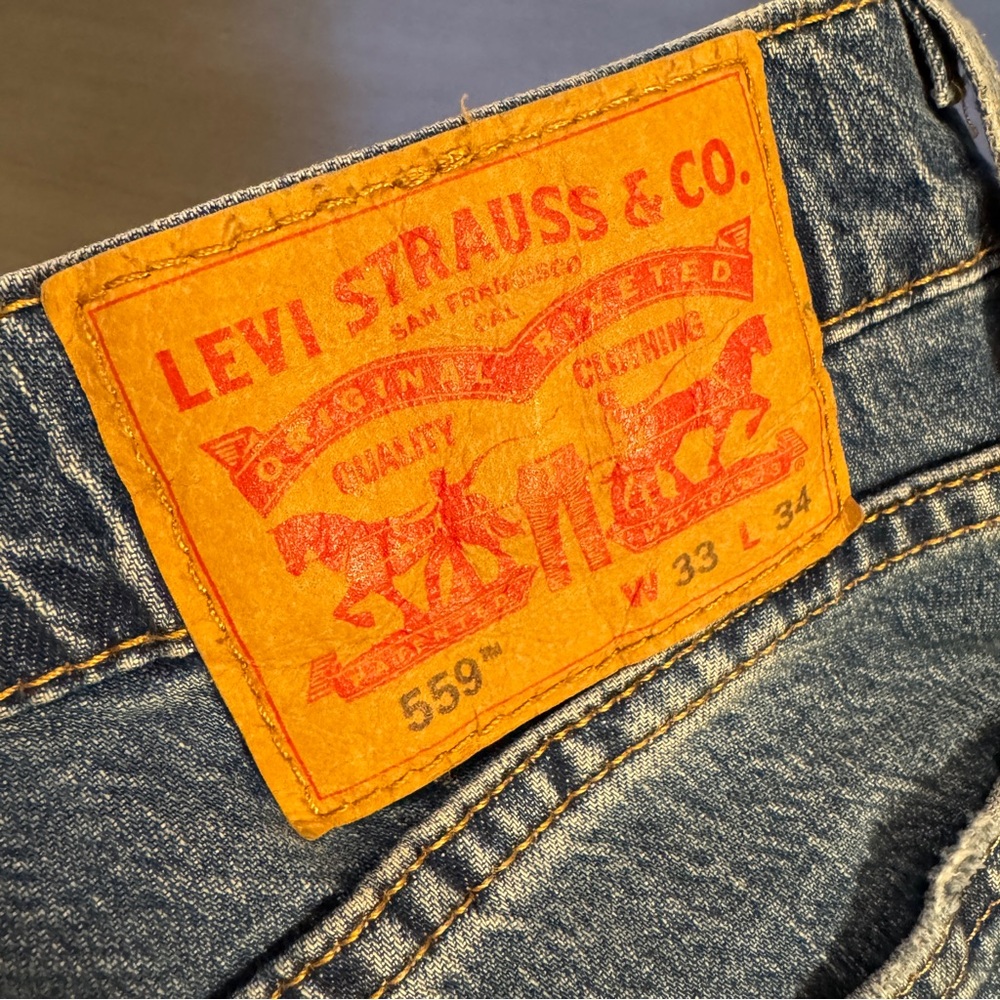 33/34 Levi's 559 Blue Jeans